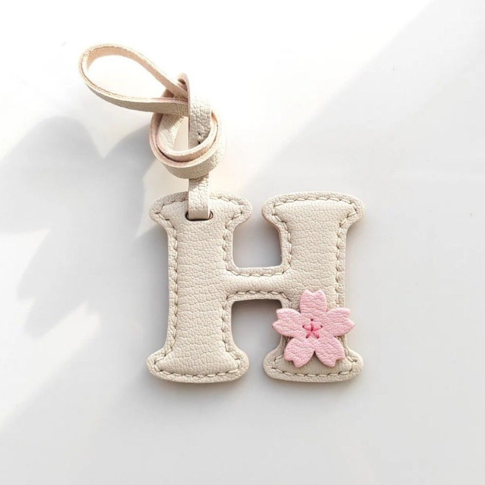 Kreatywny, wysokiej jakości br – Monogram Keychain Leather recenzja i cena